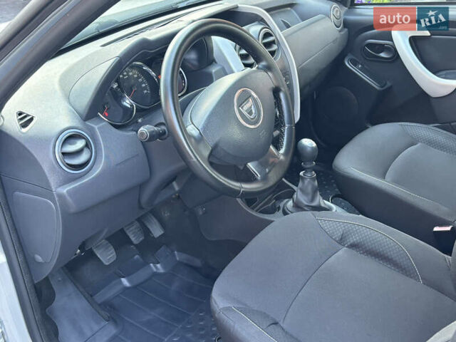 Сірий Дачія Duster, об'ємом двигуна 1.5 л та пробігом 256 тис. км за 10600 $, фото 6 на Automoto.ua