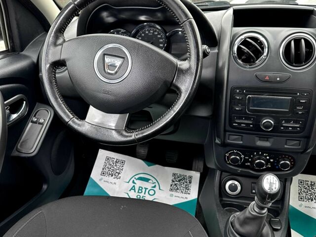 Сірий Дачія Duster, об'ємом двигуна 1.6 л та пробігом 123 тис. км за 10200 $, фото 8 на Automoto.ua