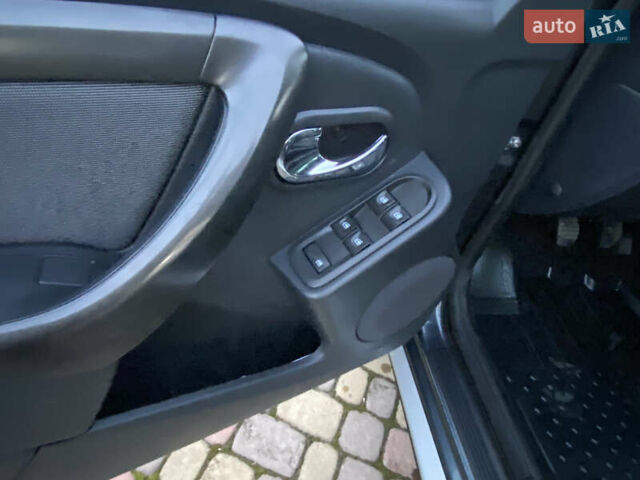 Серый Дачия Duster, объемом двигателя 1.5 л и пробегом 200 тыс. км за 12000 $, фото 31 на Automoto.ua