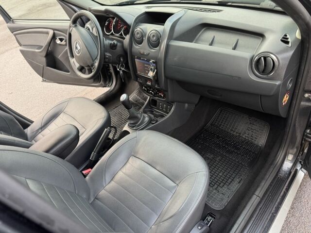 Серый Дачия Duster, объемом двигателя 1.6 л и пробегом 185 тыс. км за 12350 $, фото 4 на Automoto.ua