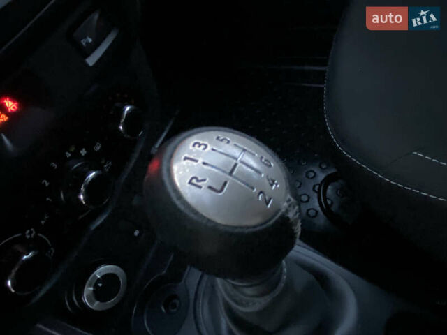 Серый Дачия Duster, объемом двигателя 1.5 л и пробегом 200 тыс. км за 12000 $, фото 37 на Automoto.ua