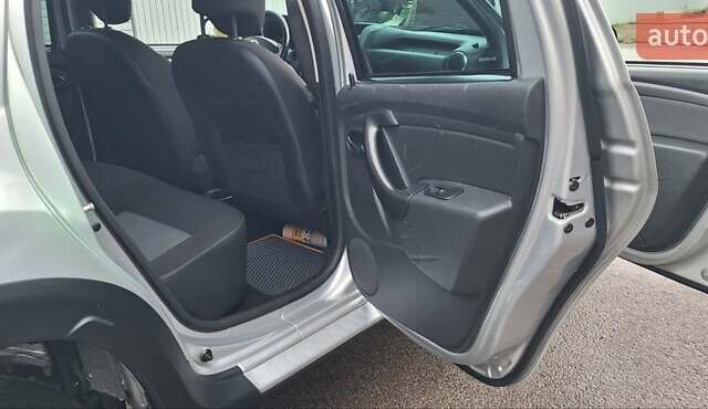 Серый Дачия Duster, объемом двигателя 1.5 л и пробегом 167 тыс. км за 11900 $, фото 77 на Automoto.ua