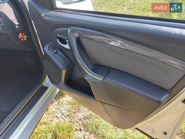 Серый Дачия Duster, объемом двигателя 1.5 л и пробегом 140 тыс. км за 11500 $, фото 14 на Automoto.ua