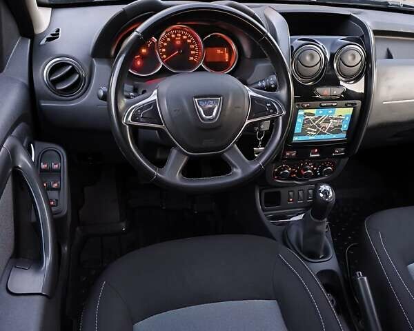 Серый Дачия Duster, объемом двигателя 1.6 л и пробегом 161 тыс. км за 11000 $, фото 10 на Automoto.ua