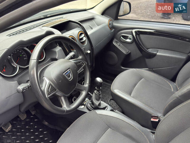 Серый Дачия Duster, объемом двигателя 1.2 л и пробегом 138 тыс. км за 11999 $, фото 5 на Automoto.ua