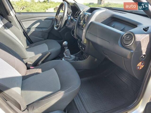 Сірий Дачія Duster, об'ємом двигуна 1.5 л та пробігом 140 тис. км за 11700 $, фото 15 на Automoto.ua