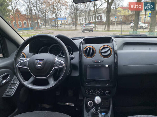 Сірий Дачія Duster, об'ємом двигуна 1.2 л та пробігом 135 тис. км за 12000 $, фото 4 на Automoto.ua