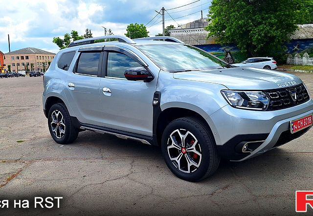 Серый Дачия Duster, объемом двигателя 1.5 л и пробегом 30 тыс. км за 17950 $, фото 2 на Automoto.ua