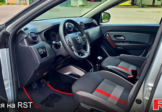 Серый Дачия Duster, объемом двигателя 1.5 л и пробегом 30 тыс. км за 17950 $, фото 11 на Automoto.ua