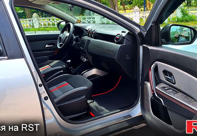 Серый Дачия Duster, объемом двигателя 1.5 л и пробегом 30 тыс. км за 17950 $, фото 7 на Automoto.ua