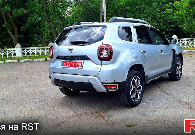 Серый Дачия Duster, объемом двигателя 1.5 л и пробегом 30 тыс. км за 17950 $, фото 3 на Automoto.ua