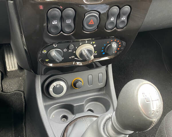 Синій Дачія Duster, об'ємом двигуна 1.6 л та пробігом 254 тис. км за 8300 $, фото 16 на Automoto.ua