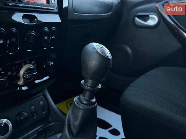 Синій Дачія Duster, об'ємом двигуна 1.5 л та пробігом 256 тис. км за 9500 $, фото 13 на Automoto.ua