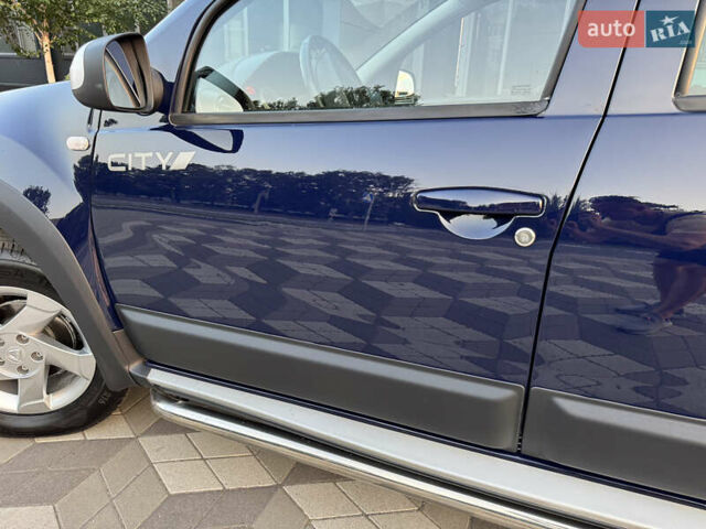 Синий Дачия Duster, объемом двигателя 1.6 л и пробегом 190 тыс. км за 9500 $, фото 4 на Automoto.ua