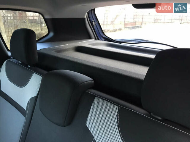 Синій Дачія Duster, об'ємом двигуна 1.2 л та пробігом 230 тис. км за 9700 $, фото 8 на Automoto.ua