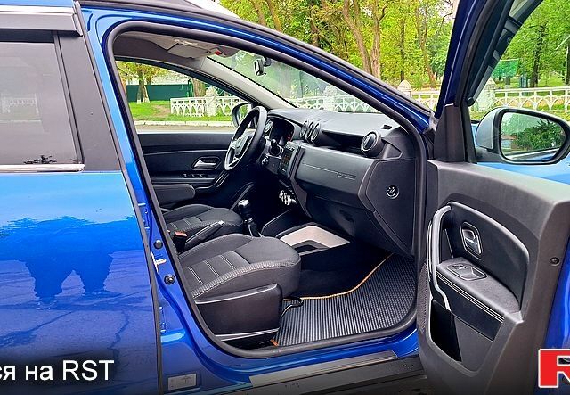 Синий Дачия Duster, объемом двигателя 15 л и пробегом 59 тыс. км за 17950 $, фото 9 на Automoto.ua