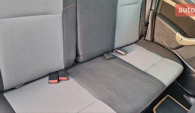 Дачия Duster 2013 в Новоархангельске на Automoto.ua Зеленый Дачия Duster, объемом двигателя 1.5 л и пробегом 198 тыс. км за 10500 $, фото 79 на Automoto.ua