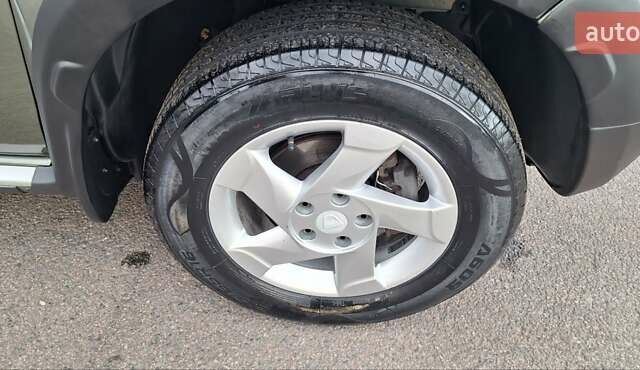 Дачия Duster 2013 в Новоархангельске на Automoto.ua Зеленый Дачия Duster, объемом двигателя 1.5 л и пробегом 198 тыс. км за 10500 $, фото 68 на Automoto.ua