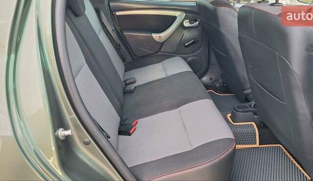 Дачия Duster 2013 в Новоархангельске на Automoto.ua Зеленый Дачия Duster, объемом двигателя 1.5 л и пробегом 198 тыс. км за 10500 $, фото 77 на Automoto.ua