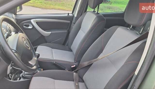 Дачия Duster 2013 в Новоархангельске на Automoto.ua Зеленый Дачия Duster, объемом двигателя 1.5 л и пробегом 198 тыс. км за 10500 $, фото 45 на Automoto.ua