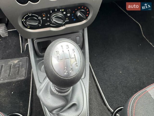 Зелений Дачія Duster, об'ємом двигуна 1.5 л та пробігом 195 тис. км за 10300 $, фото 16 на Automoto.ua