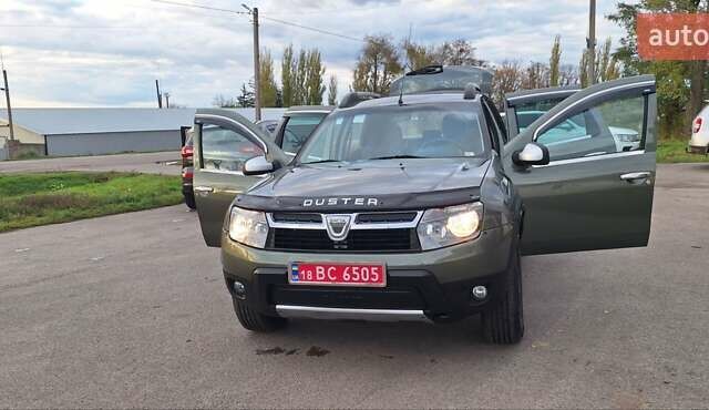 Дачия Duster 2013 в Новоархангельске на Automoto.ua Зеленый Дачия Duster, объемом двигателя 1.5 л и пробегом 198 тыс. км за 10500 $, фото 103 на Automoto.ua