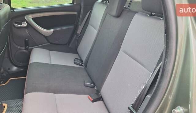 Дачия Duster 2013 в Новоархангельске на Automoto.ua Зеленый Дачия Duster, объемом двигателя 1.5 л и пробегом 198 тыс. км за 10500 $, фото 47 на Automoto.ua