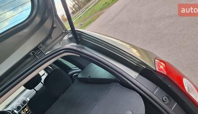 Дачия Duster 2013 в Новоархангельске на Automoto.ua Зеленый Дачия Duster, объемом двигателя 1.5 л и пробегом 198 тыс. км за 10500 $, фото 22 на Automoto.ua