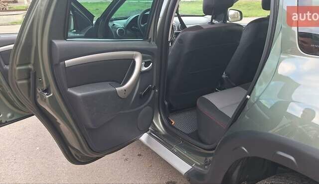 Дачия Duster 2013 в Новоархангельске на Automoto.ua Зеленый Дачия Duster, объемом двигателя 1.5 л и пробегом 198 тыс. км за 10500 $, фото 49 на Automoto.ua