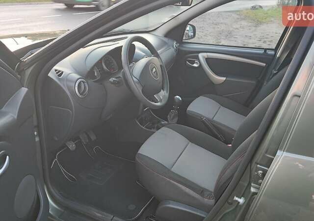 Зелений Дачія Duster, об'ємом двигуна 1.5 л та пробігом 195 тис. км за 9500 $, фото 10 на Automoto.ua