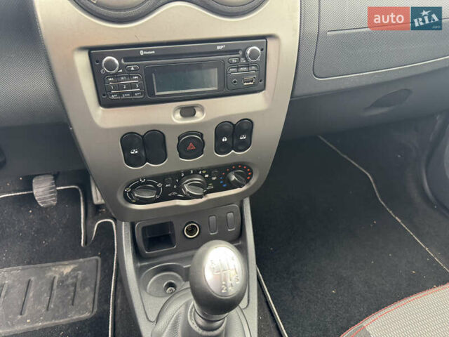 Зелений Дачія Duster, об'ємом двигуна 1.5 л та пробігом 195 тис. км за 10300 $, фото 20 на Automoto.ua