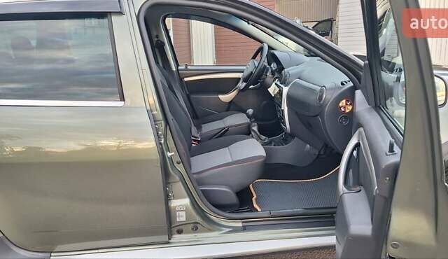 Дачия Duster 2013 в Новоархангельске на Automoto.ua Зеленый Дачия Duster, объемом двигателя 1.5 л и пробегом 198 тыс. км за 10500 $, фото 59 на Automoto.ua