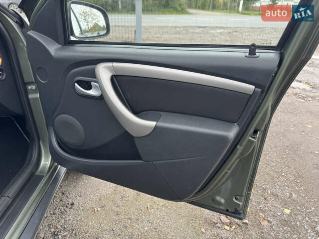 Зелений Дачія Duster, об'ємом двигуна 1.5 л та пробігом 195 тис. км за 10300 $, фото 6 на Automoto.ua