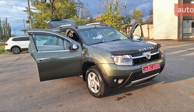 Дачия Duster 2013 в Новоархангельске на Automoto.ua Зеленый Дачия Duster, объемом двигателя 1.5 л и пробегом 198 тыс. км за 10500 $, фото 92 на Automoto.ua