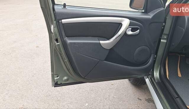Дачия Duster 2013 в Новоархангельске на Automoto.ua Зеленый Дачия Duster, объемом двигателя 1.5 л и пробегом 198 тыс. км за 10500 $, фото 46 на Automoto.ua