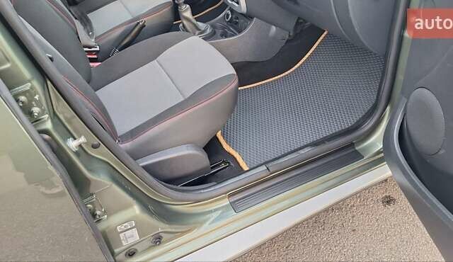 Дачия Duster 2013 в Новоархангельске на Automoto.ua Зеленый Дачия Duster, объемом двигателя 1.5 л и пробегом 198 тыс. км за 10500 $, фото 72 на Automoto.ua