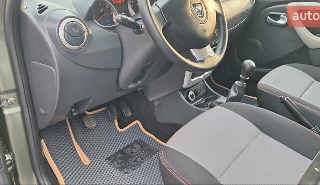 Дачия Duster 2013 в Новоархангельске на Automoto.ua Зеленый Дачия Duster, объемом двигателя 1.5 л и пробегом 198 тыс. км за 10500 $, фото 128 на Automoto.ua