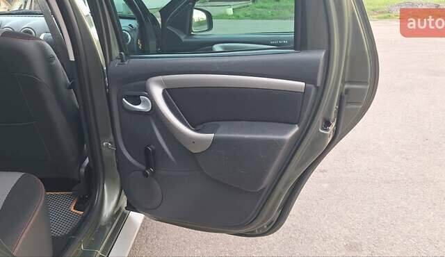 Дачия Duster 2013 в Новоархангельске на Automoto.ua Зеленый Дачия Duster, объемом двигателя 1.5 л и пробегом 198 тыс. км за 10500 $, фото 82 на Automoto.ua