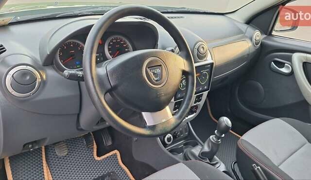 Дачия Duster 2013 в Новоархангельске на Automoto.ua Зеленый Дачия Duster, объемом двигателя 1.5 л и пробегом 198 тыс. км за 10500 $, фото 134 на Automoto.ua