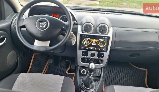 Дачия Duster 2013 в Новоархангельске на Automoto.ua Зеленый Дачия Duster, объемом двигателя 1.5 л и пробегом 198 тыс. км за 10500 $, фото 13 на Automoto.ua