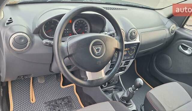 Дачия Duster 2013 в Новоархангельске на Automoto.ua Зеленый Дачия Duster, объемом двигателя 1.5 л и пробегом 198 тыс. км за 10500 $, фото 43 на Automoto.ua