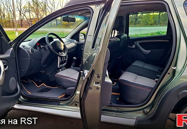 Зеленый Дачия Duster, объемом двигателя 1.5 л и пробегом 198 тыс. км за 10500 $, фото 8 на Automoto.ua
