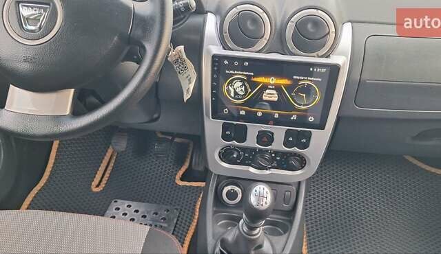 Дачия Duster 2013 в Новоархангельске на Automoto.ua Зеленый Дачия Duster, объемом двигателя 1.5 л и пробегом 198 тыс. км за 10500 $, фото 8 на Automoto.ua