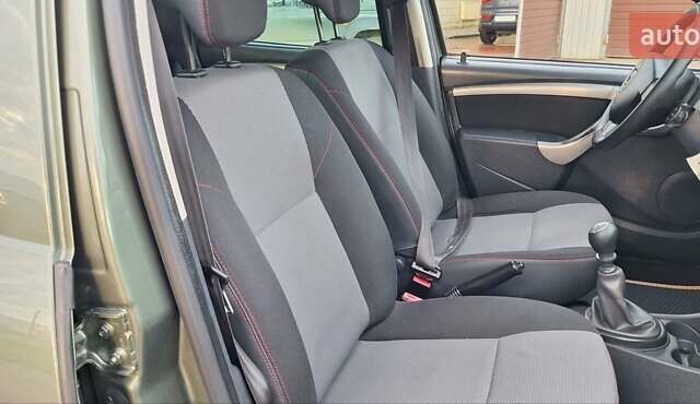Дачия Duster 2013 в Новоархангельске на Automoto.ua Зеленый Дачия Duster, объемом двигателя 1.5 л и пробегом 198 тыс. км за 10500 $, фото 73 на Automoto.ua