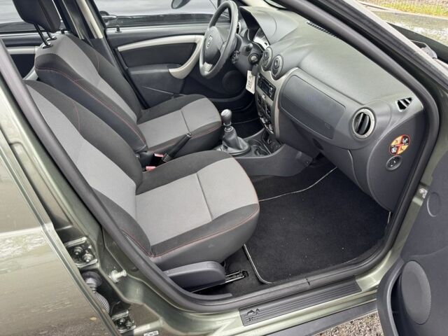 Зеленый Дачия Duster, объемом двигателя 1.5 л и пробегом 195 тыс. км за 10300 $, фото 6 на Automoto.ua