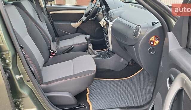 Дачия Duster 2013 в Новоархангельске на Automoto.ua Зеленый Дачия Duster, объемом двигателя 1.5 л и пробегом 198 тыс. км за 10500 $, фото 64 на Automoto.ua