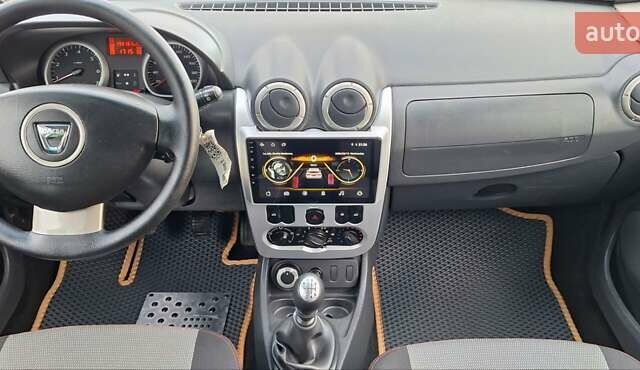 Дачия Duster 2013 в Новоархангельске на Automoto.ua Зеленый Дачия Duster, объемом двигателя 1.5 л и пробегом 198 тыс. км за 10500 $, фото 15 на Automoto.ua