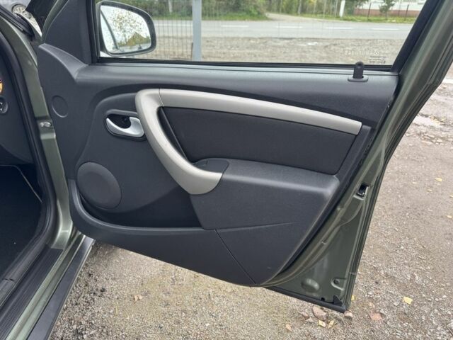 Зеленый Дачия Duster, объемом двигателя 1.5 л и пробегом 195 тыс. км за 10300 $, фото 11 на Automoto.ua