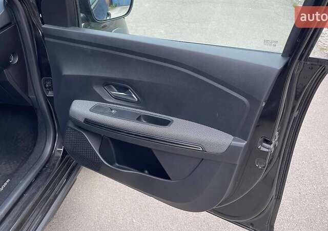 Черный Дачия Jogger, объемом двигателя 1 л и пробегом 184 тыс. км за 10100 $, фото 12 на Automoto.ua