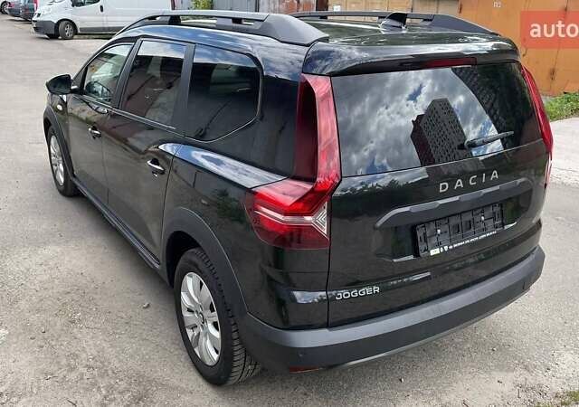 Черный Дачия Jogger, объемом двигателя 1 л и пробегом 184 тыс. км за 10100 $, фото 3 на Automoto.ua